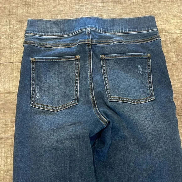 SPANX - MEDIUM WASH DENIM LEGGING - Distressed - Size Small - Gently Used!! - Picture 9 of 9